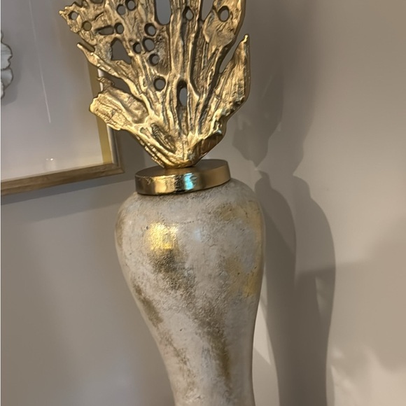 Elegant Silver Shell Wall Art - Picture 3 of 9